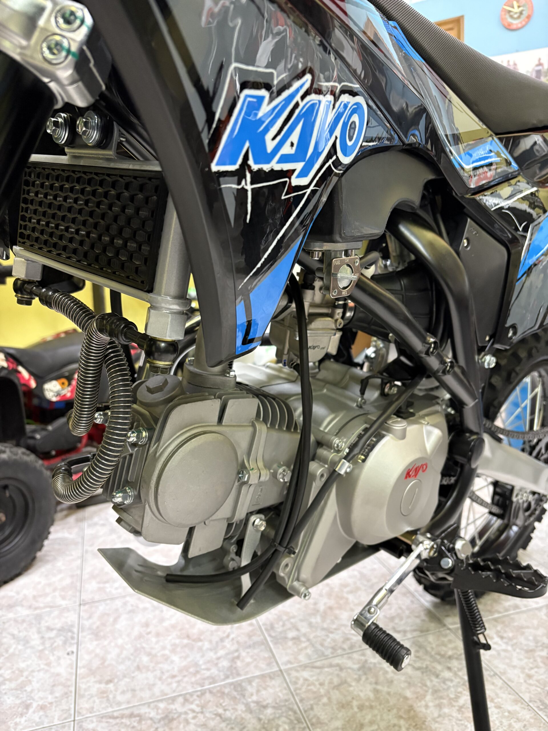 PIT BIKE KAYO 140CC 4T,4 MARCE, RUOTA 16”I9”,AVVIAMENTO ELETTRICO - immagine 4